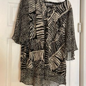 JM collection 2x black & white blouse